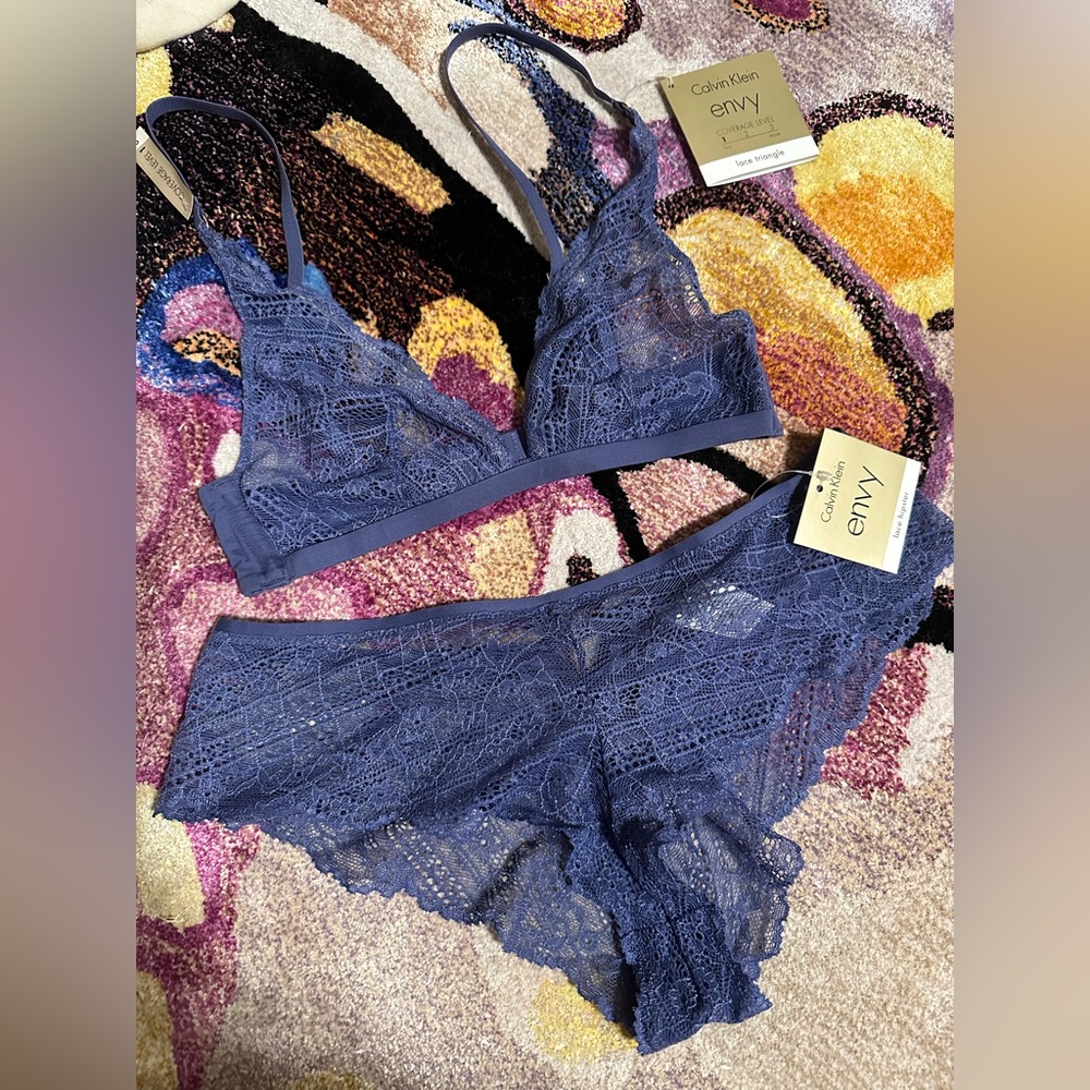 Calvin Klein Envy Lace Triangle Bra 32B & Lace Hipster S Set